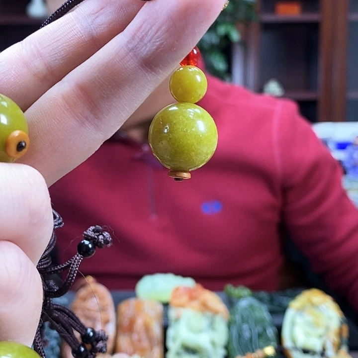 蛇纹石玉吊坠未镶嵌