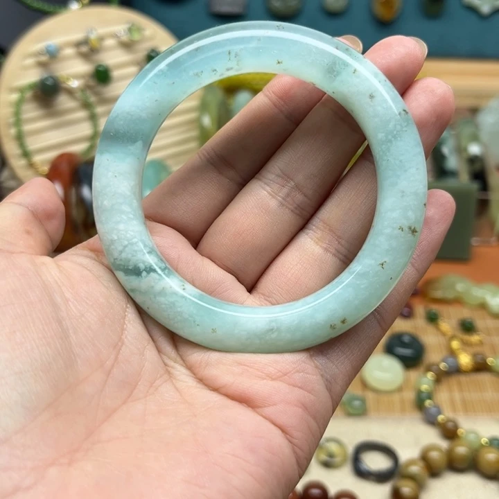 蛇纹石玉未镶嵌手镯