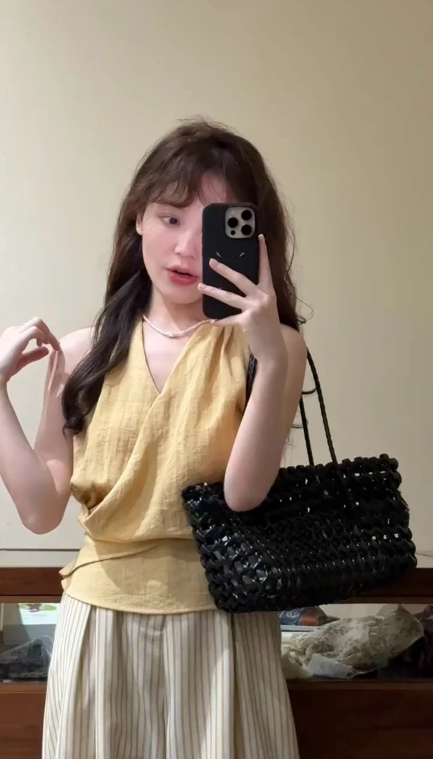 2025夏季新款韩系气质黄色交叉v领挂脖背心百搭高腰条纹阔腿裤