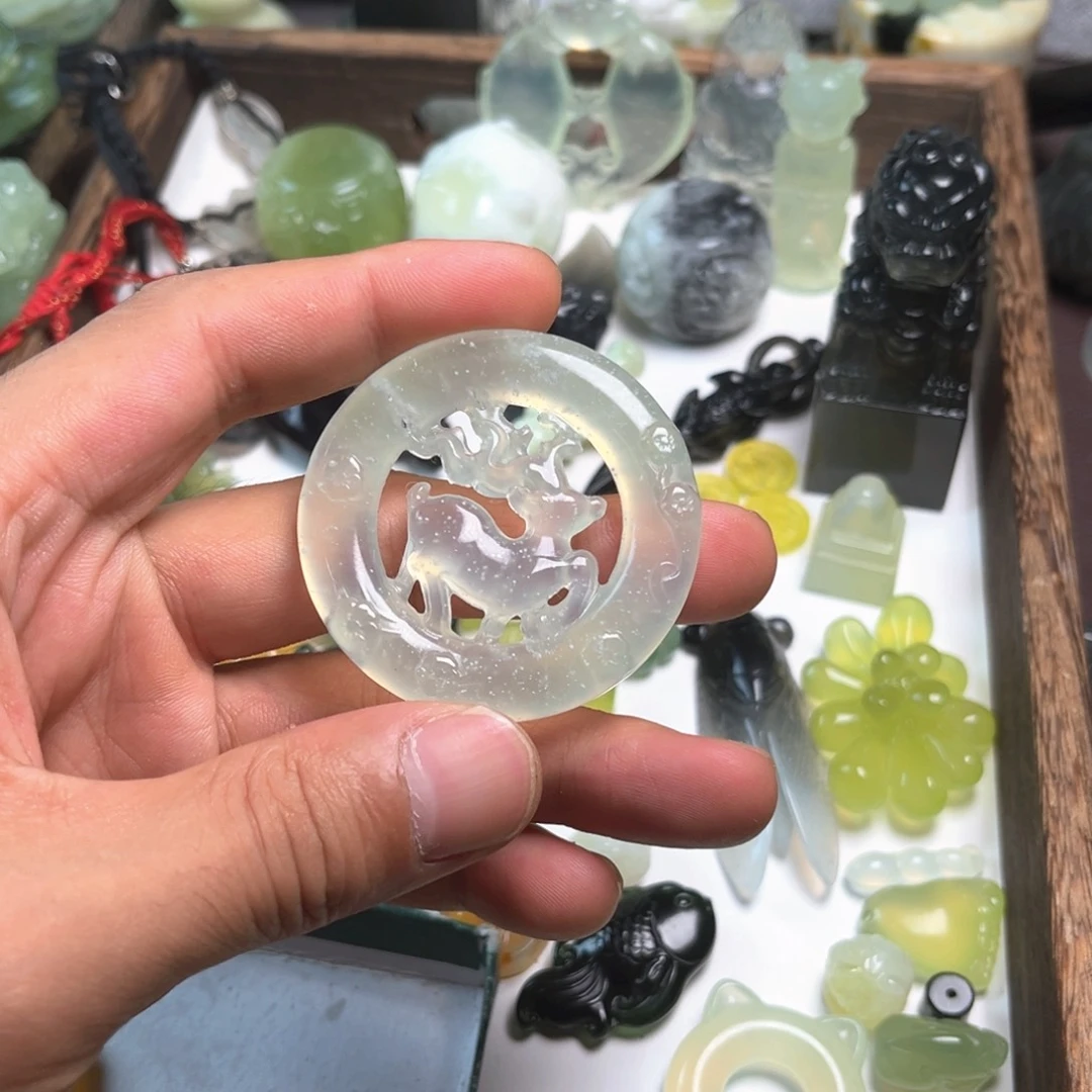 蛇纹石玉未镶嵌颈饰