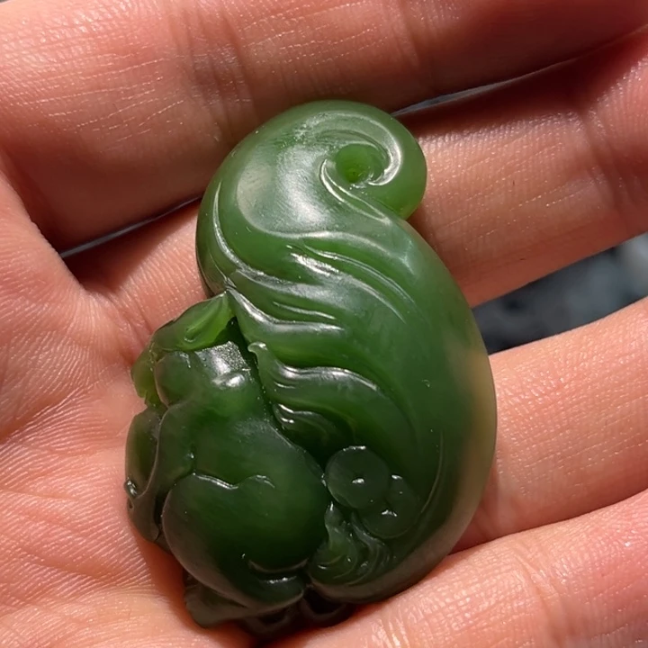 哈***人和田玉未镶嵌颈饰