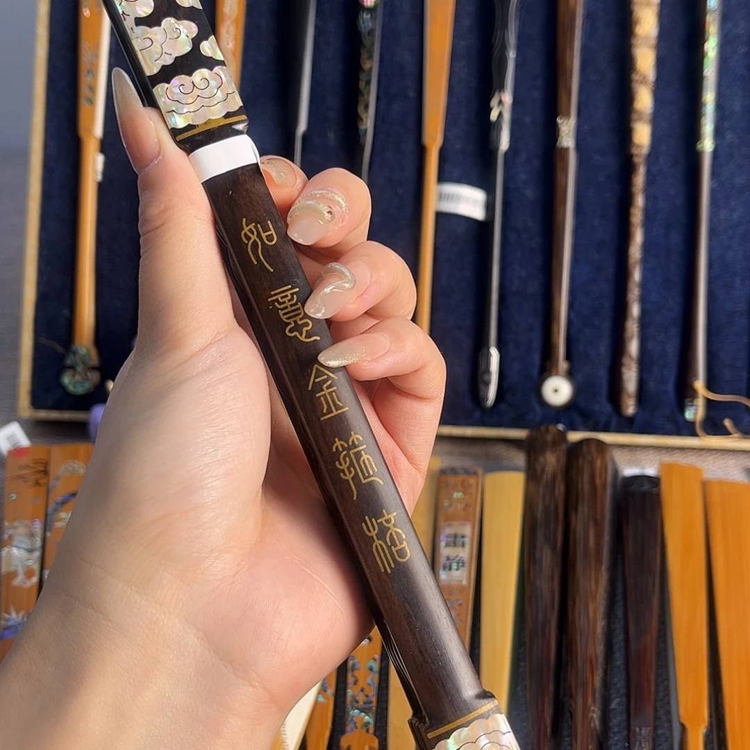 扇子扇子和花的图案也