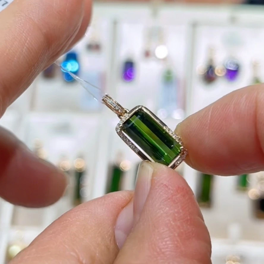 18k玫瑰金镶嵌碧玺吊坠4000