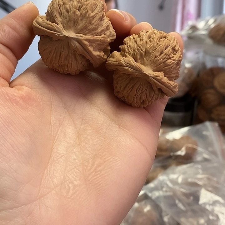 把件文玩核桃白狮子异形黄油