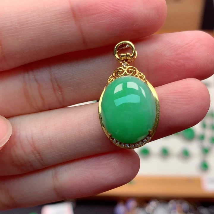 翡翠18K金镶嵌颈饰翡翠