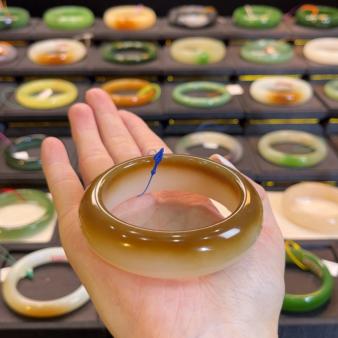 和田玉未镶嵌手镯糖白奶盖