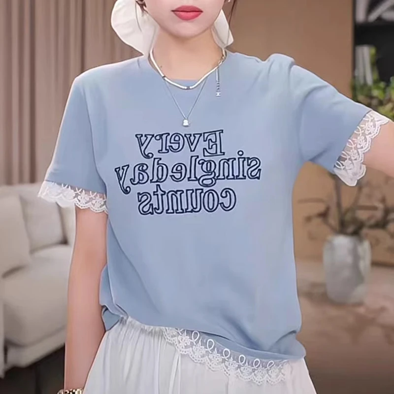 洋气衣服女2025夏新款宽松休闲字母印花蕾丝拼接蓝色短袖女t恤