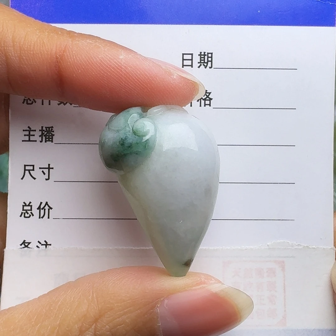 翡翠颈饰未镶嵌桃
