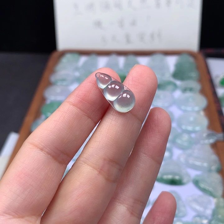 颈饰未镶嵌翡翠高冰晴底福豆