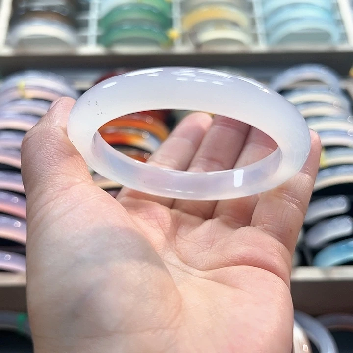 玛瑙/玉髓手镯未镶嵌私****?