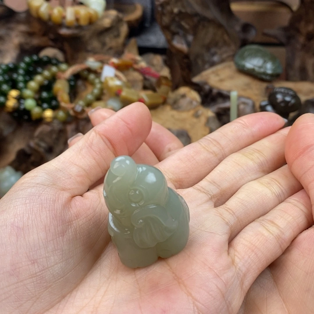 爱***然和田玉未镶嵌颈饰