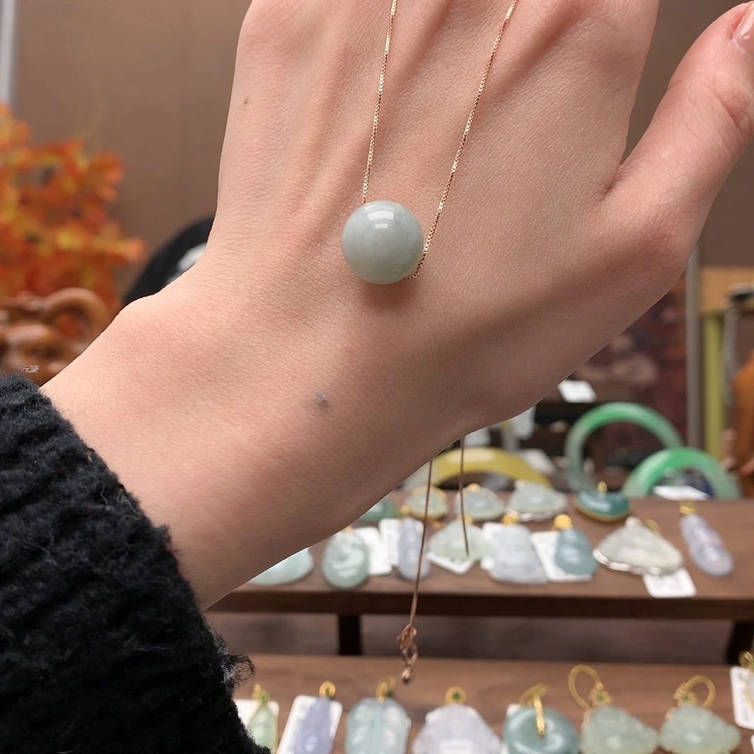 翡翠吊坠(赠链)未镶嵌多样性只发一个