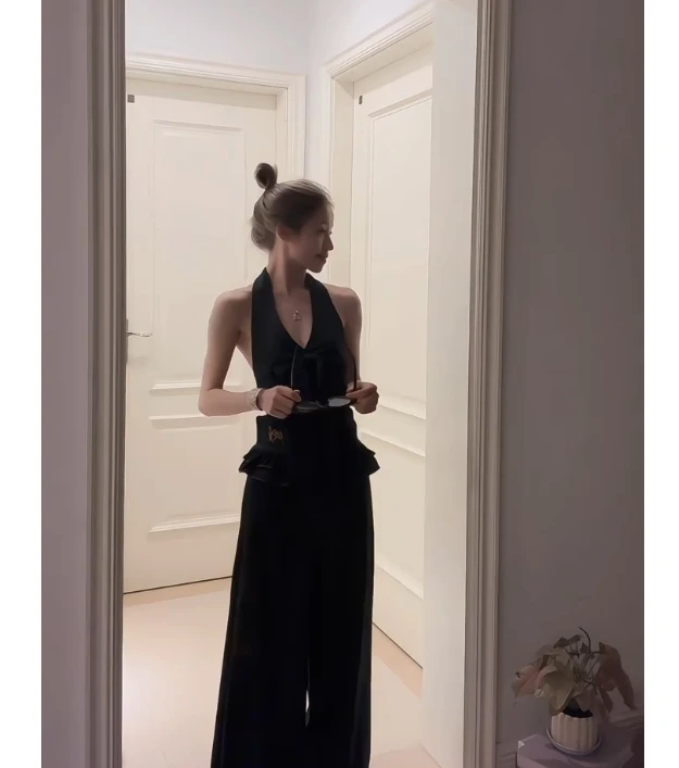 2025夏季新款时尚挂脖吊带背心气质显瘦洋气休闲百搭性感辣妹外穿