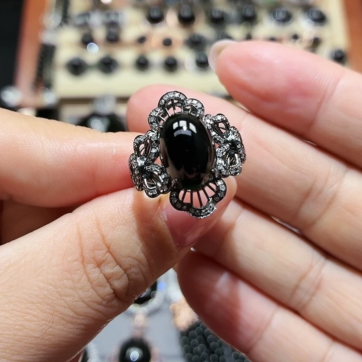 翡翠18K金镶嵌戒指