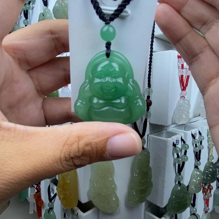 石英质玉未镶嵌颈饰