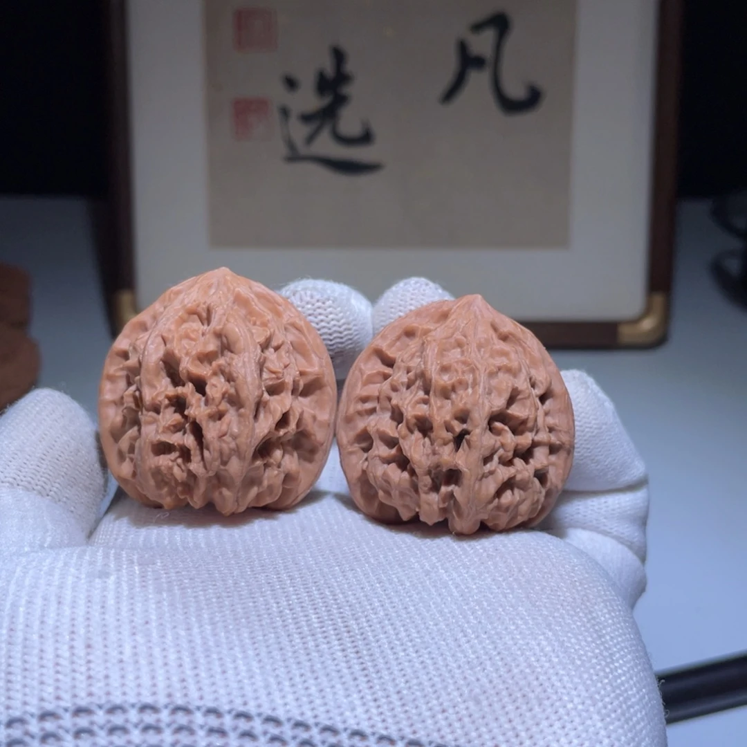 文玩核桃吊坠野牛