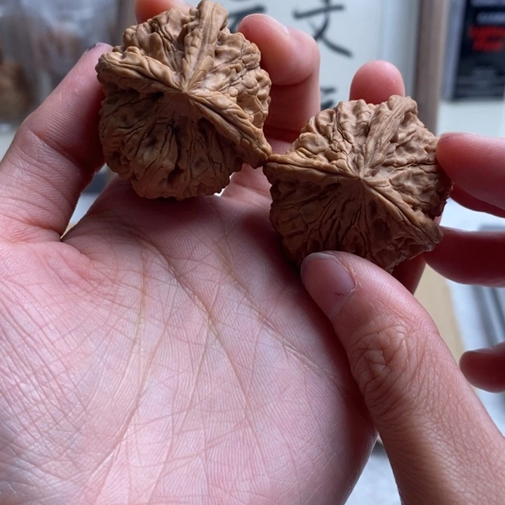 文玩核桃吊坠热****生三棱