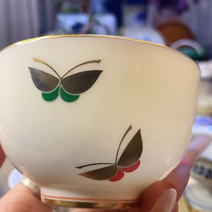 器物的色彩搭配起来很漂亮