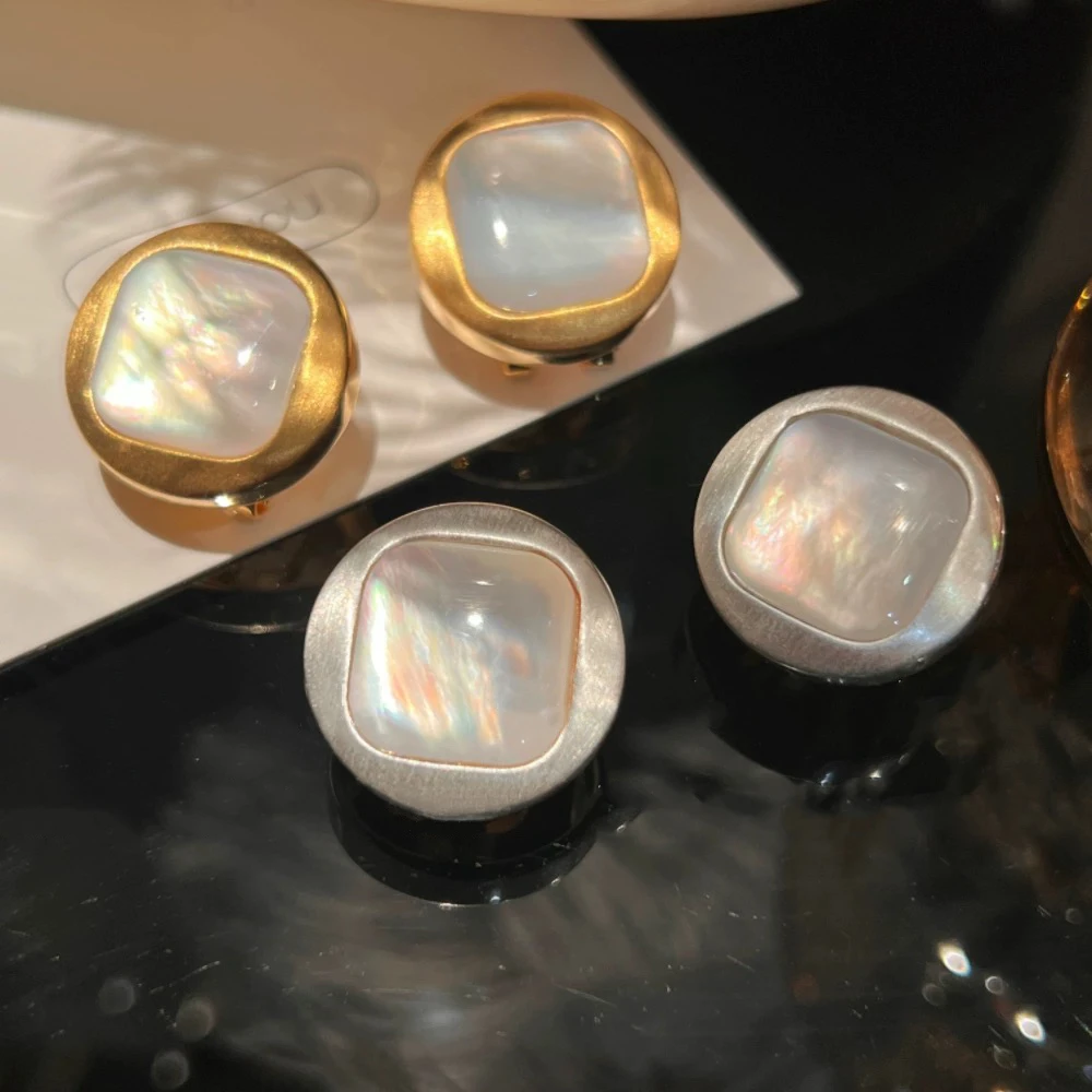 铜合金耳饰 精致气质贝壳耳钉女简约小众耳环2025新款爆款高级感