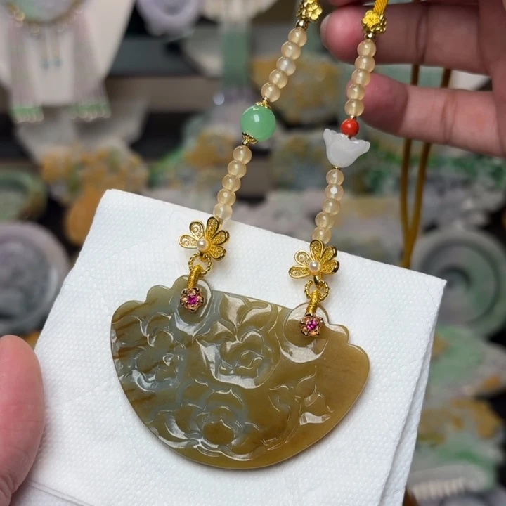翡翠未镶嵌颈饰吊坠