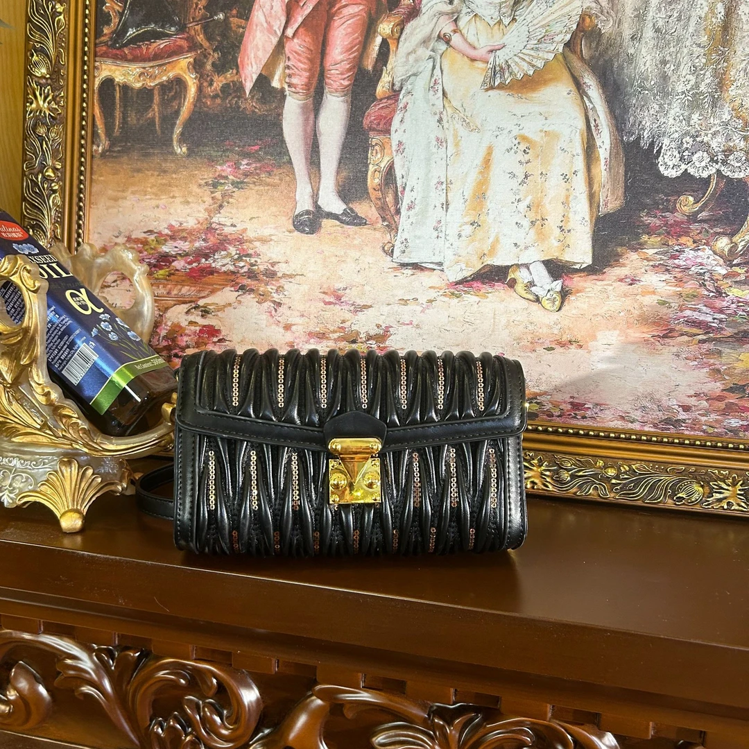 【欣欣专属】单肩斜挎包轻奢黑色手拿包包