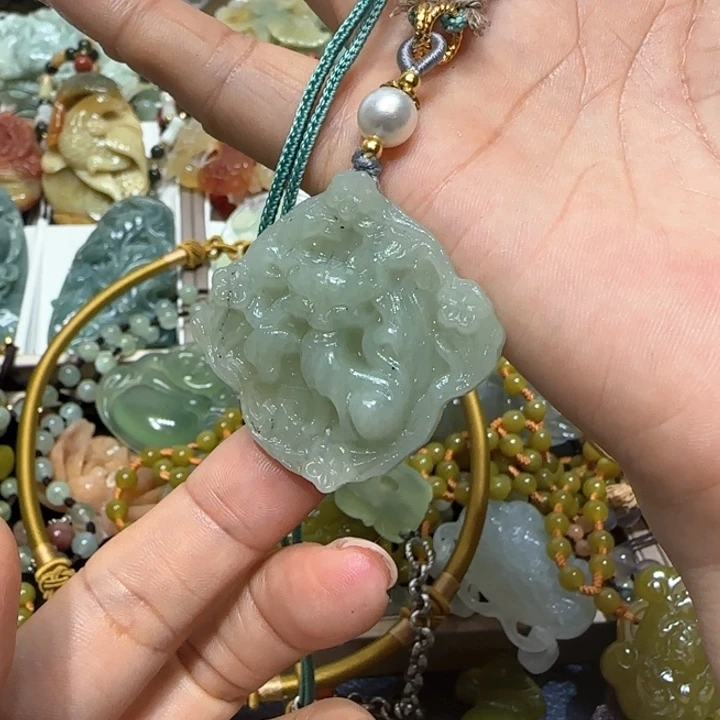 蛇纹石玉未镶嵌吊坠