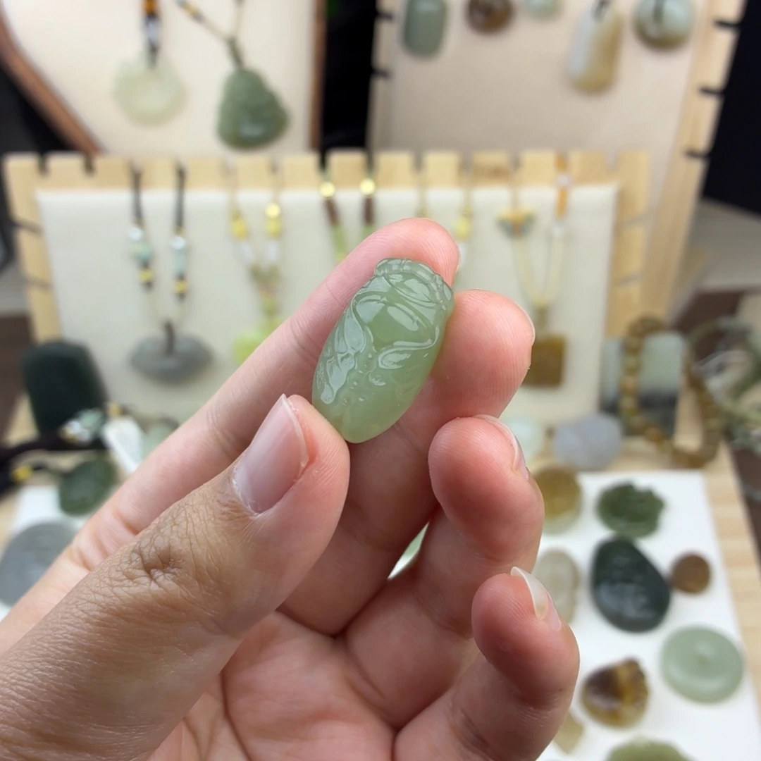 和田玉未镶嵌颈饰有瑕不退不换