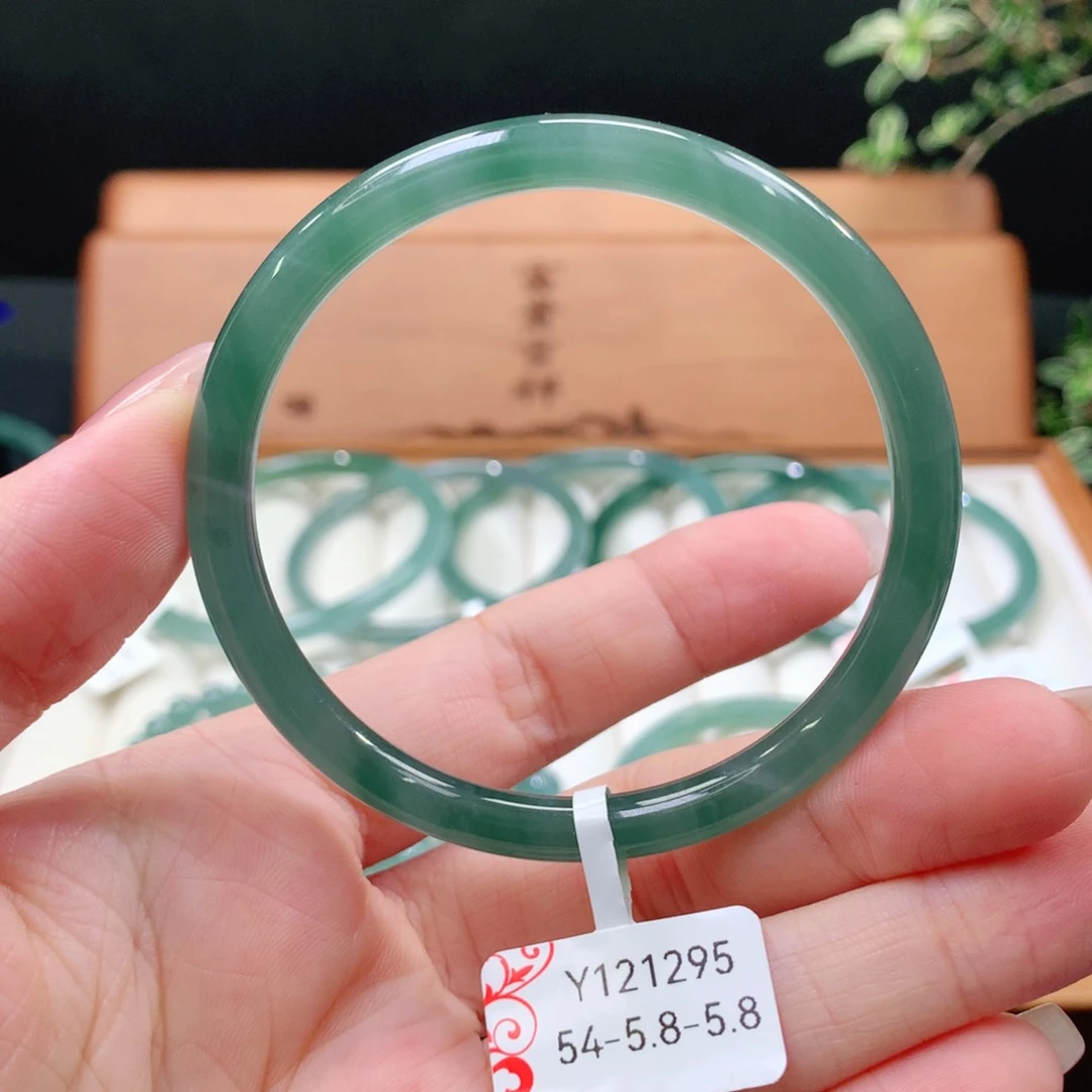 翡翠手镯未镶嵌天然