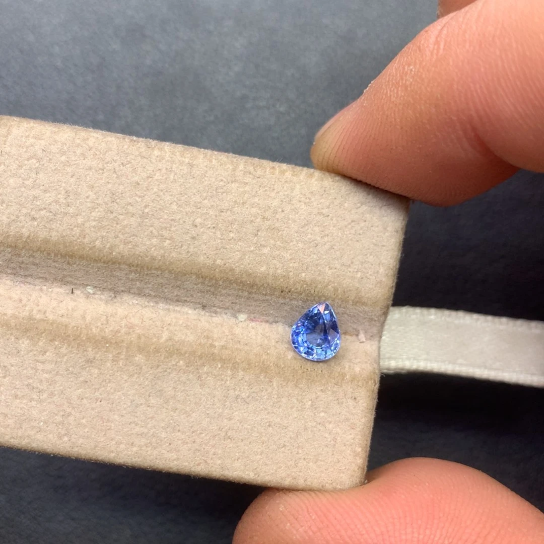 蓝宝石裸石未镶嵌0.85ct全净