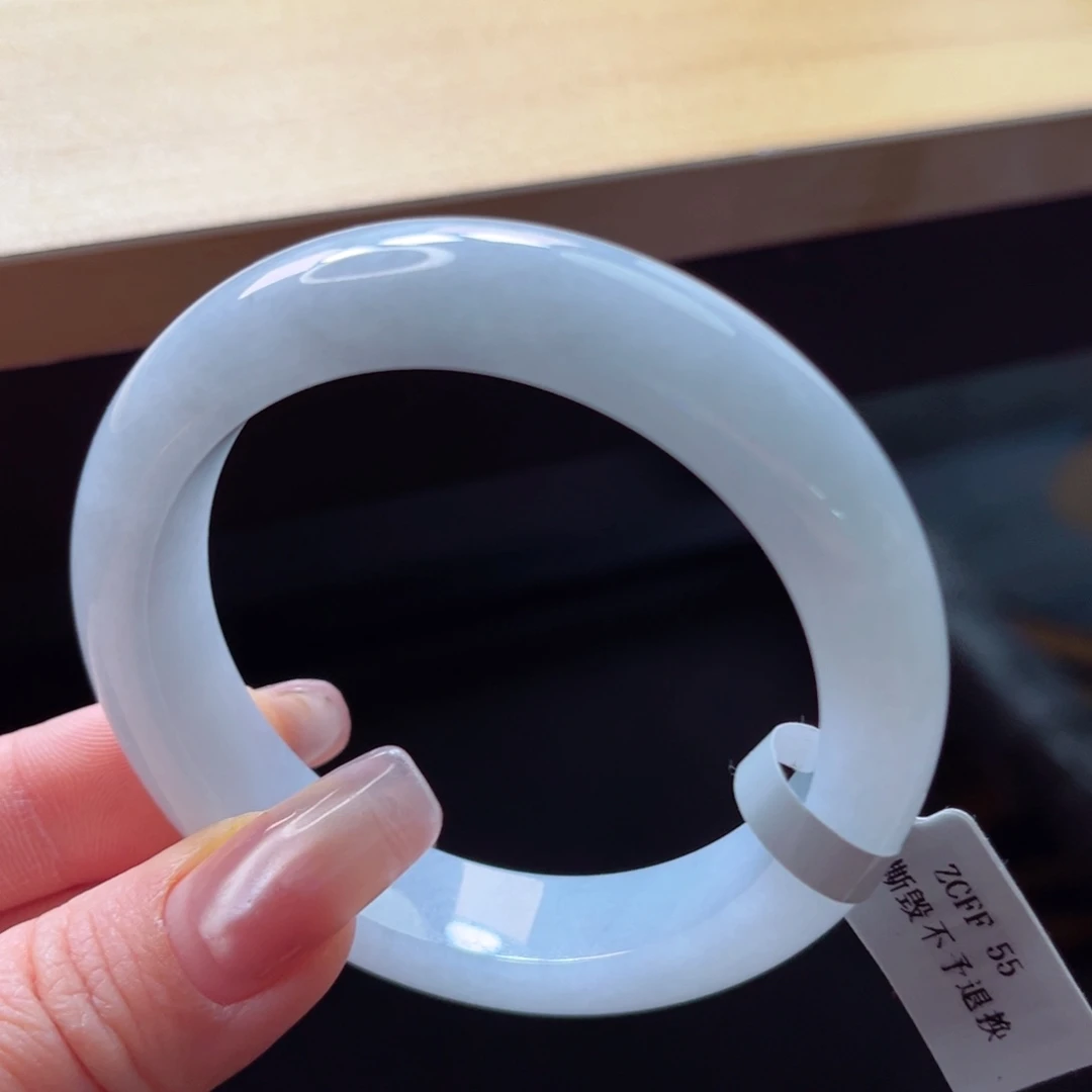 翡翠手镯未镶嵌手镯