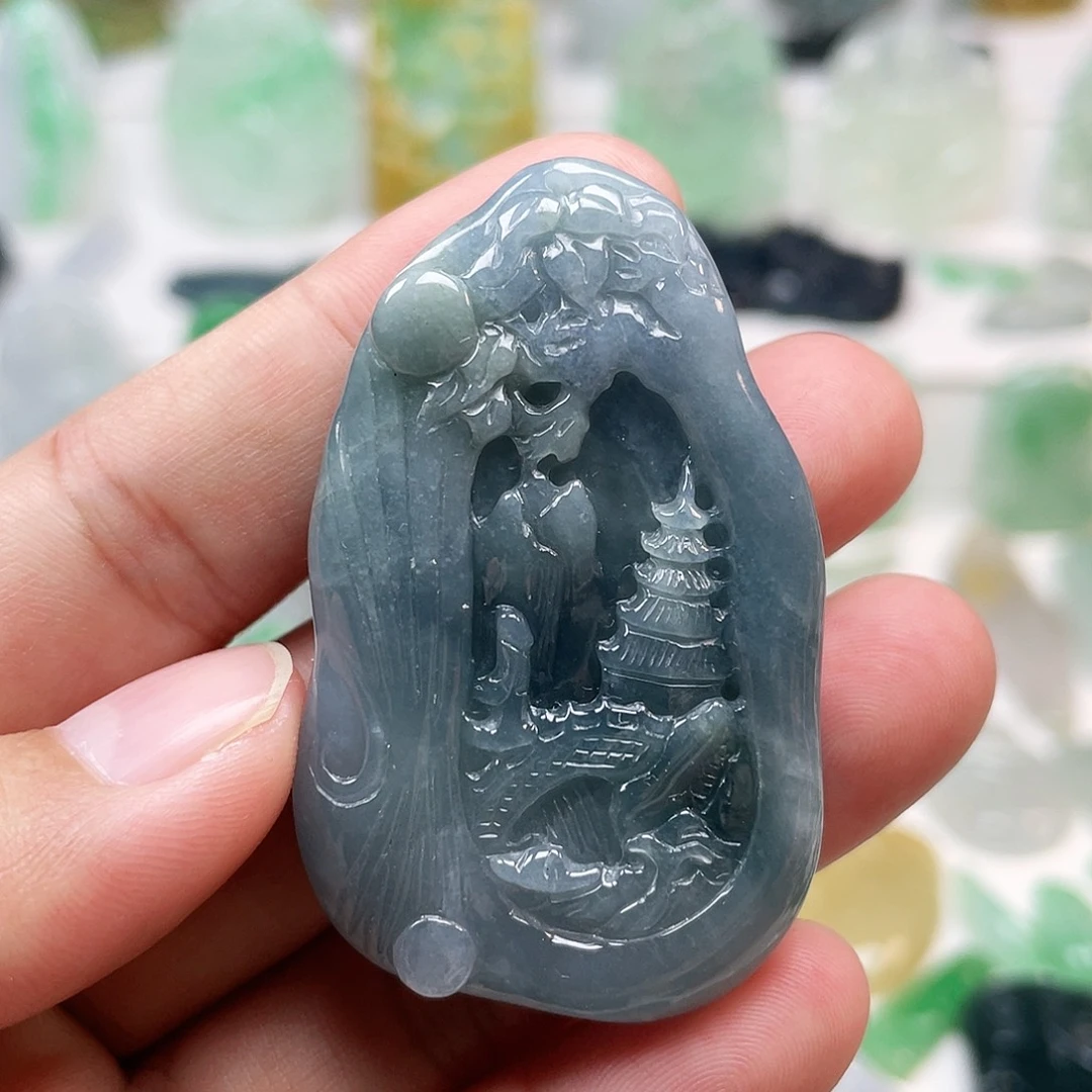 翡翠颈饰未镶嵌山水