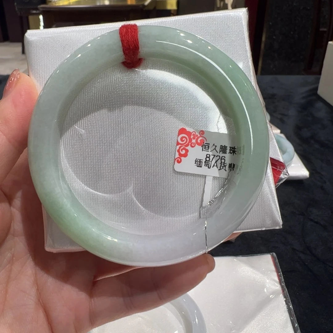 翡翠手镯未镶嵌半山半水
