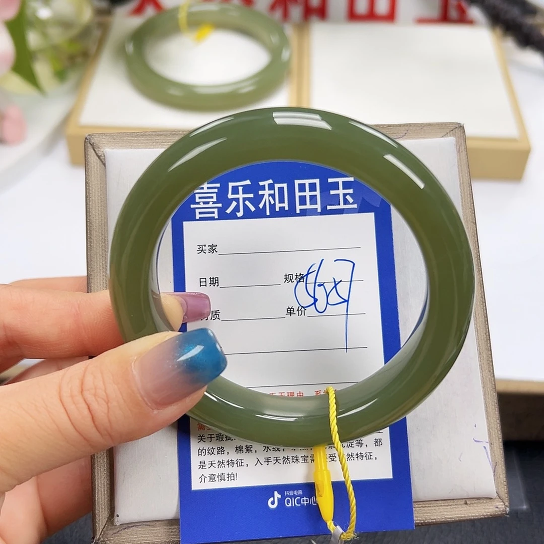 和田玉未镶嵌手镯