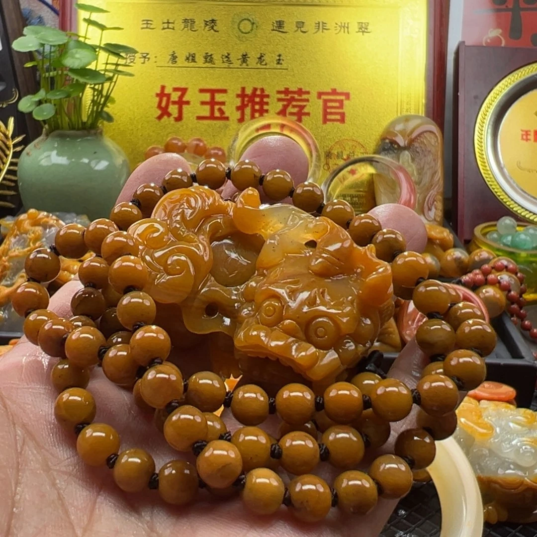 颈饰未镶嵌石英质玉