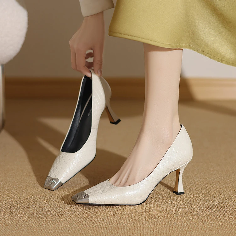 软羊皮~7.5cm春秋新款浅口真皮单鞋女软底米白色高跟鞋拼接金属头