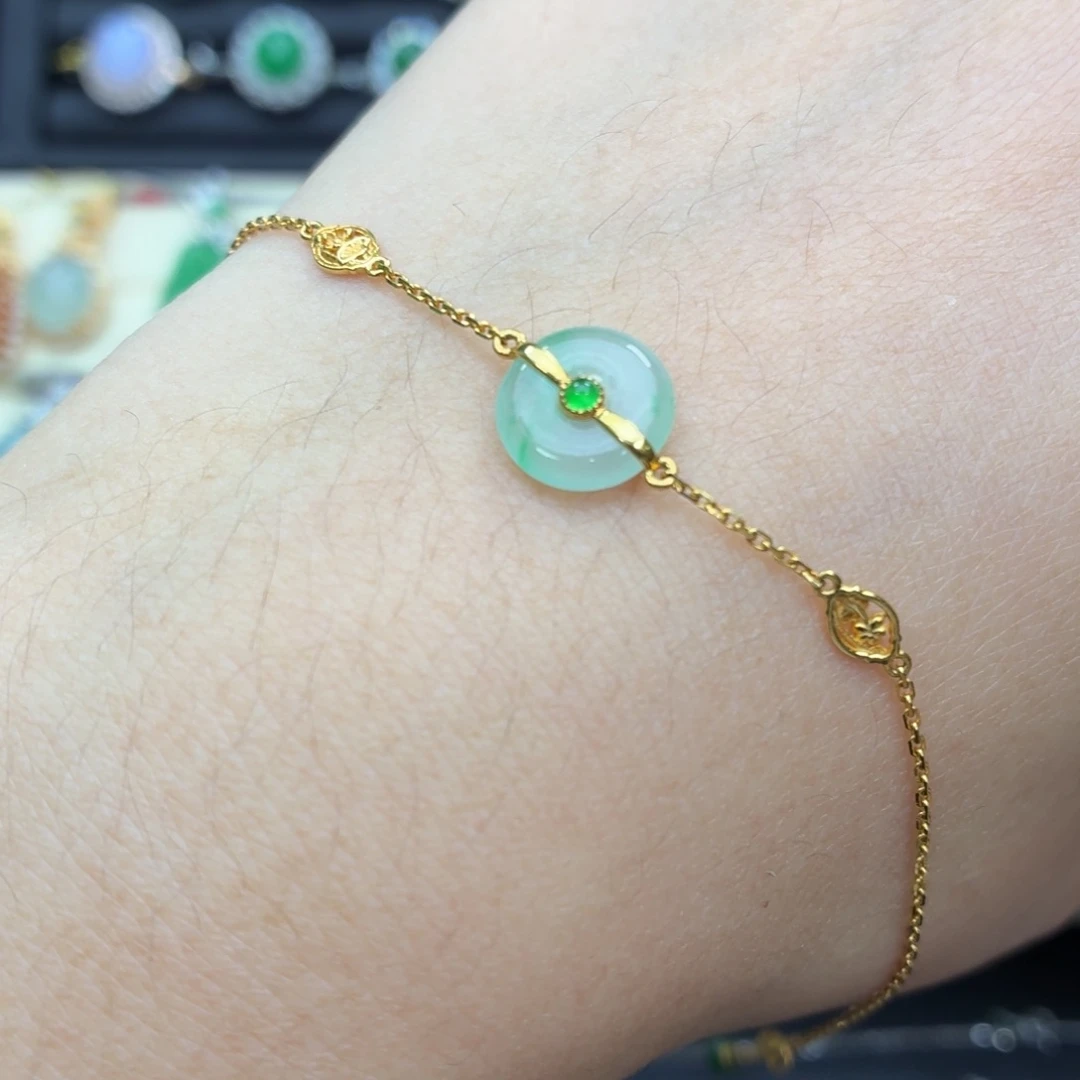 翡翠18K金镶嵌颈饰