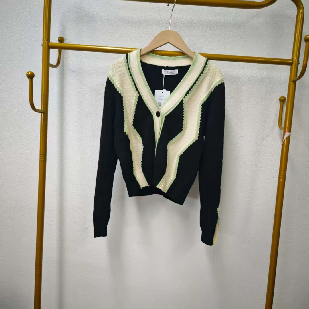 唯琳剪标  8仓B6-2-3206款  黑白V领针织开衫