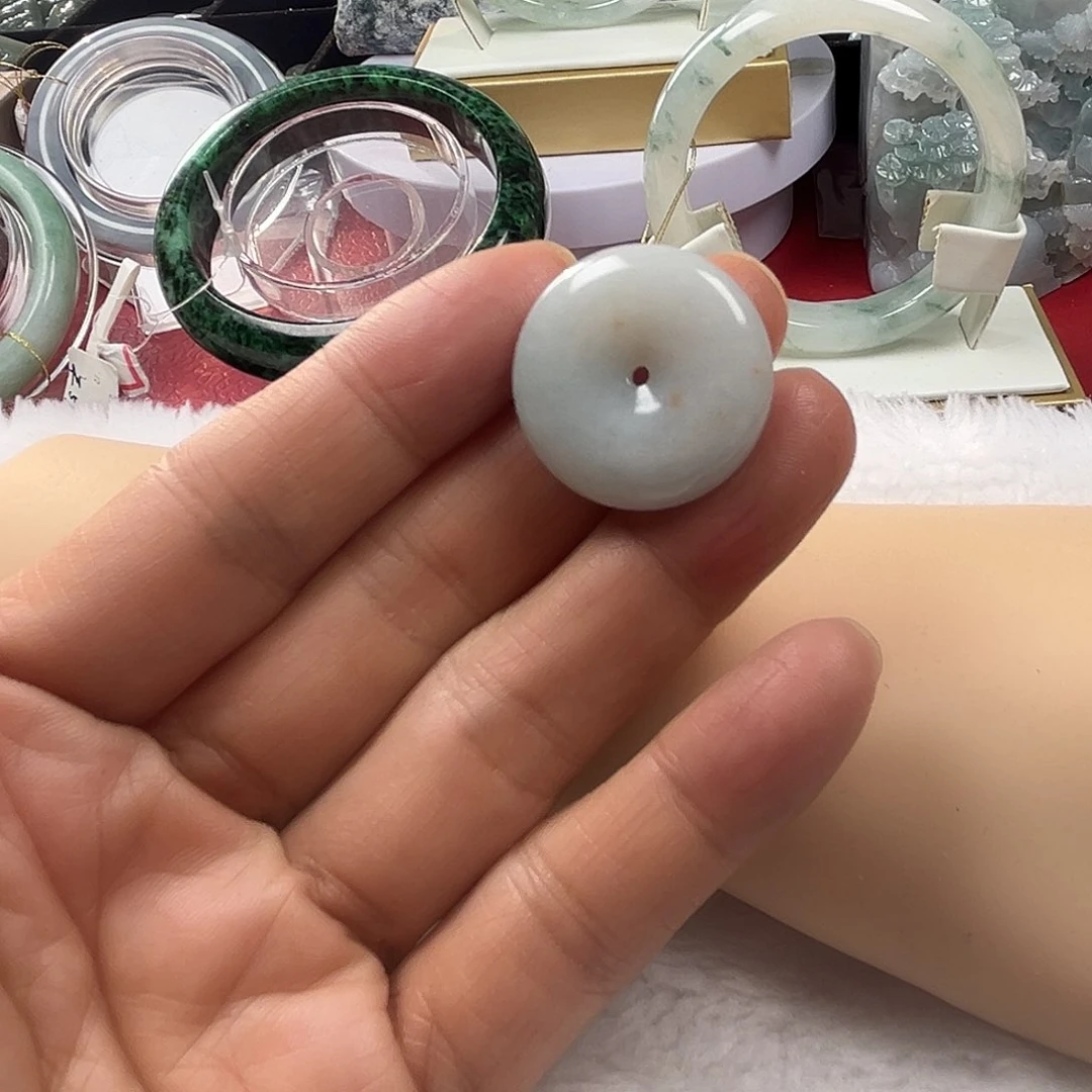 颈饰未镶嵌翡翠平安扣