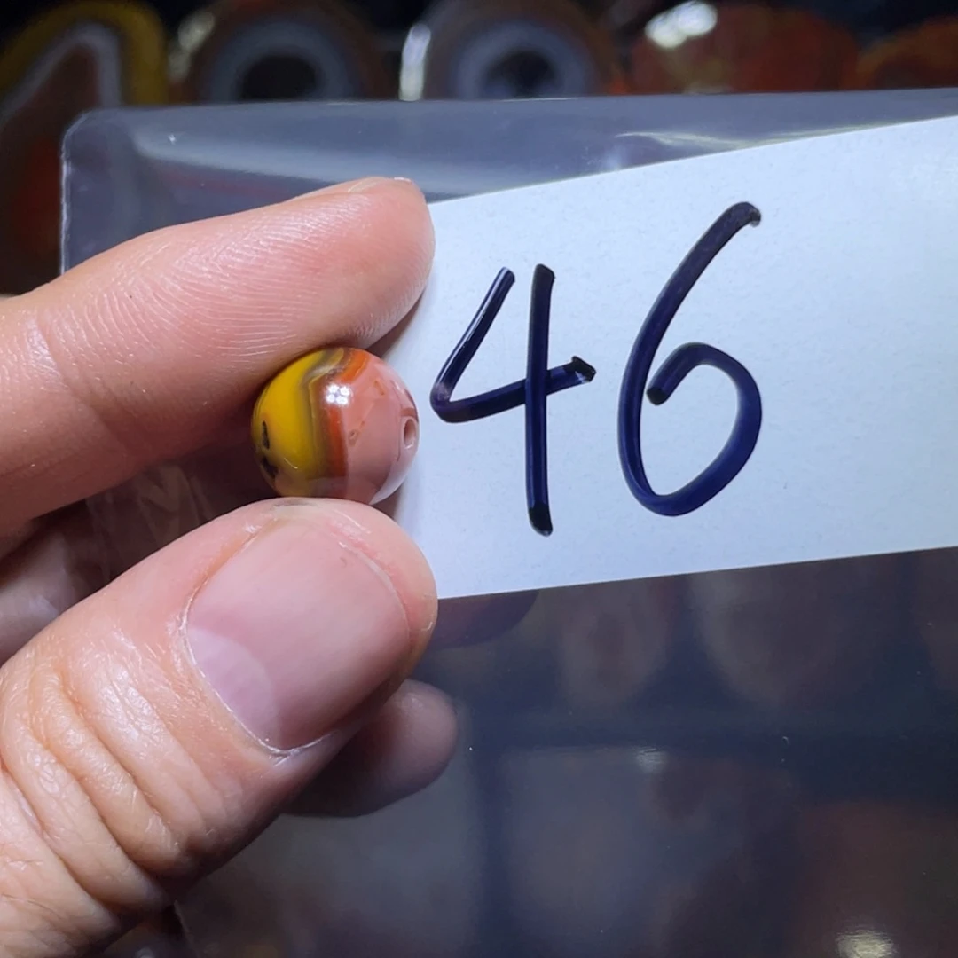 未镶嵌颈饰玛瑙/玉髓贝**湖