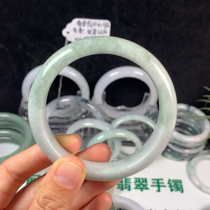 翡翠未镶嵌手镯53号。 57.8圈