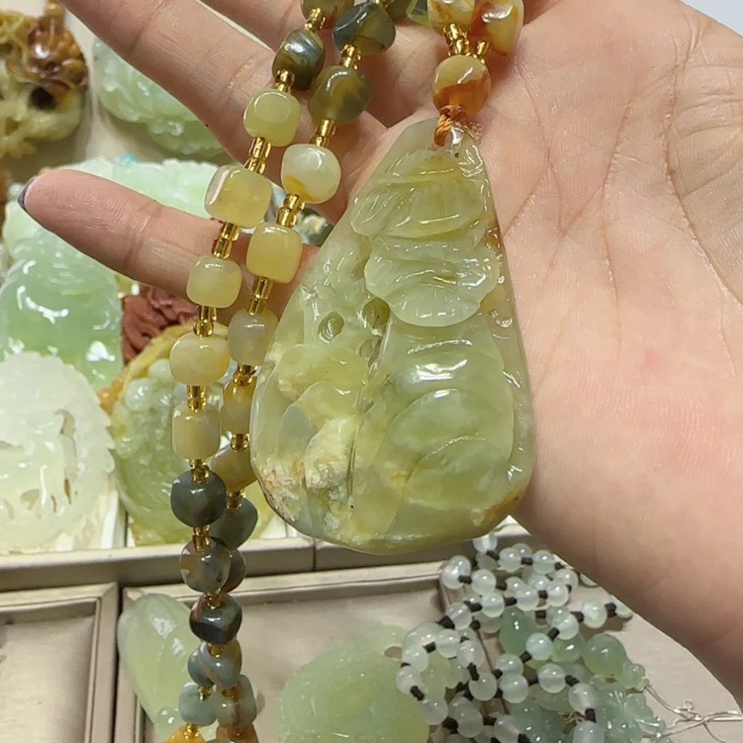 未镶嵌蛇纹石玉吊坠