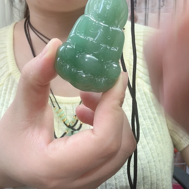石英质玉未镶嵌颈饰