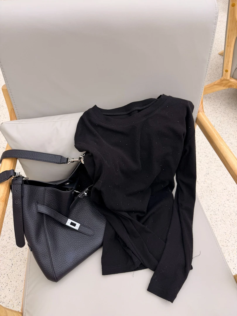 木子静-【冬日暖炉】热力感女德绒半高领纯色修身打底衫-6025