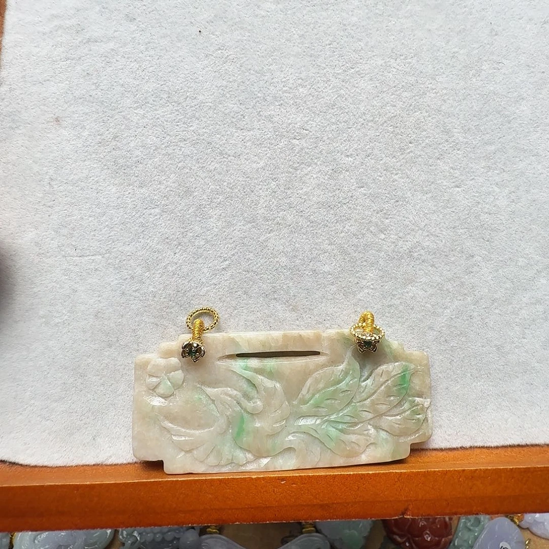 翡翠未镶嵌吊坠(赠链)