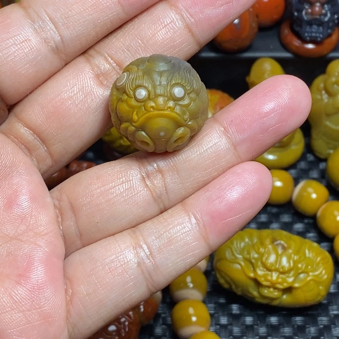 玛瑙/玉髓战国红打孔不退换未镶嵌籽**.