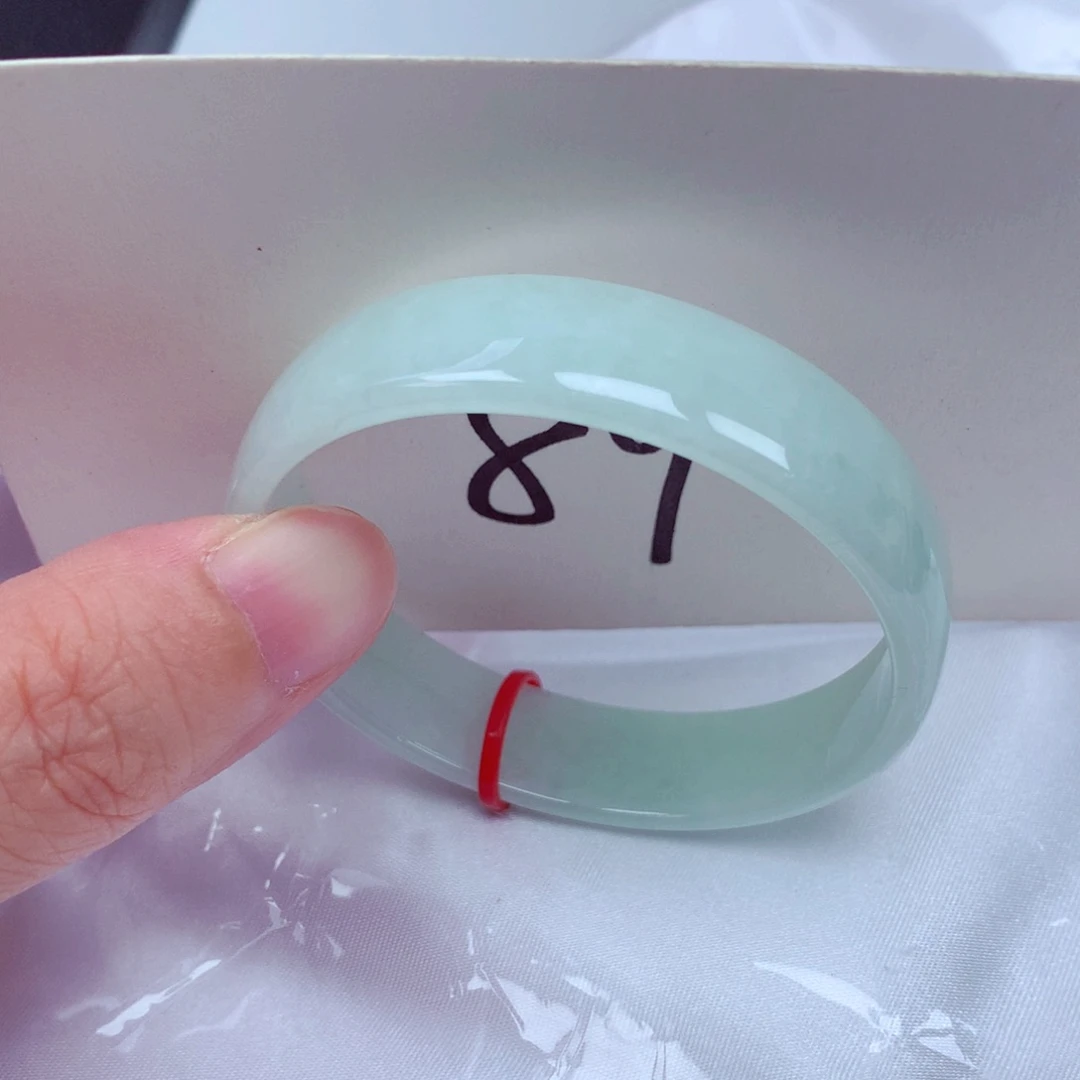 翡翠手镯未镶嵌翡翠