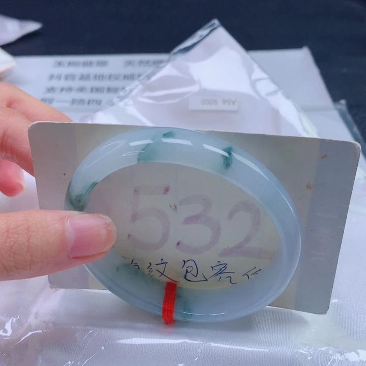 Z***·翡翠未镶嵌手镯贵妃56