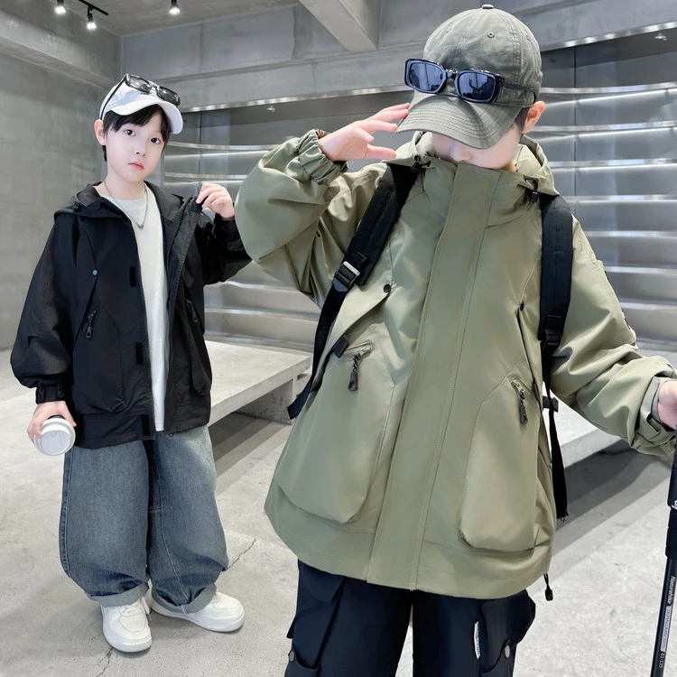 男童外套春秋款儿童2025新款秋季男孩连帽上衣大童冲锋衣秋天夹克