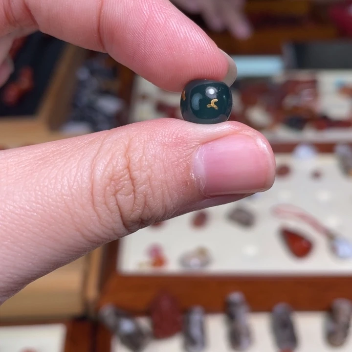 翡翠未镶嵌颈饰67