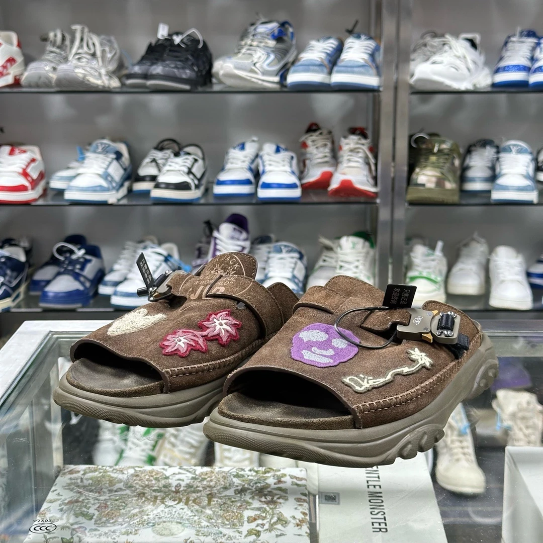 99新 DIOR/迪奥 TS 联名麂皮刺绣印章拖鞋 尺码/44 DY9173